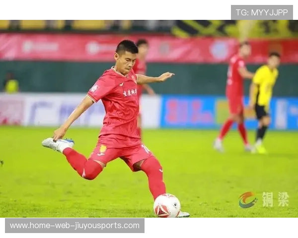 重庆40岁老将黄希扬再战中超！铁血精神震撼球迷，黄希扬足球俱乐部